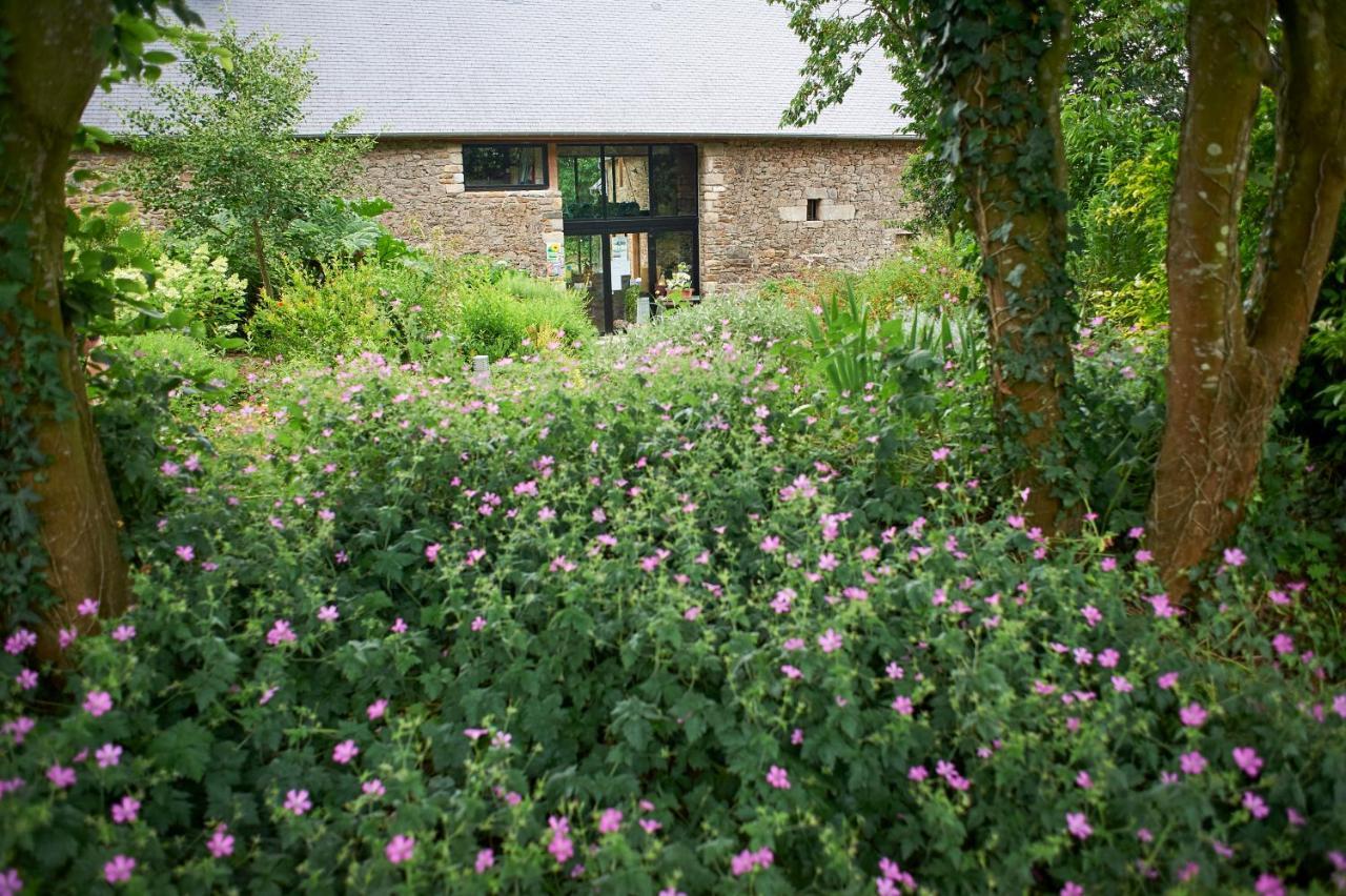 Aux Greniers A Reves Bed and Breakfast Plestan Eksteriør billede